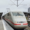 ICE fährt in Augsburger Bahnhof ein