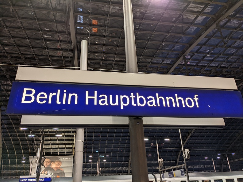 berlin_hauptbahnhof_PXL_20201225_153149576.jpg