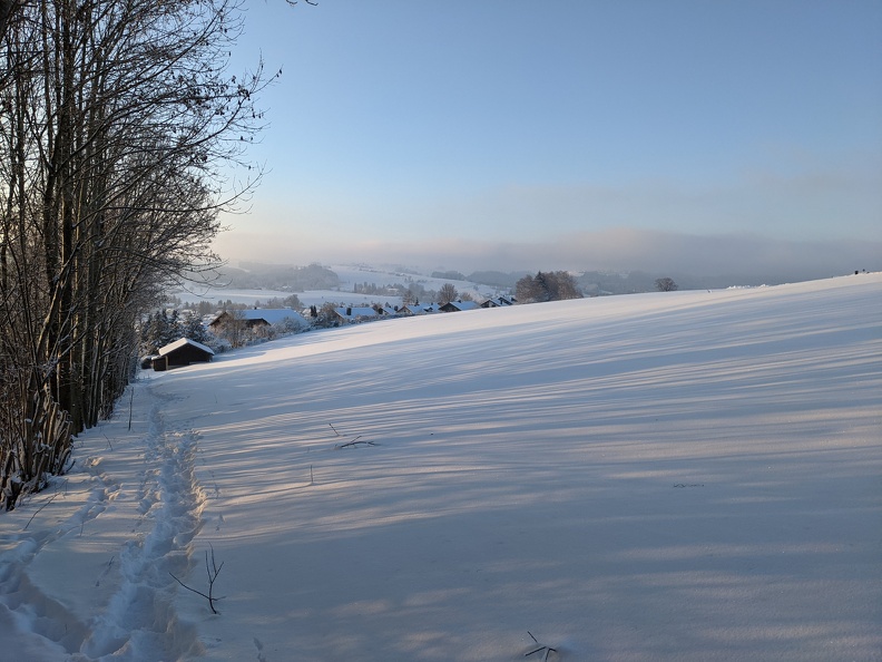 Malerische_Landschaft_im_Winter.jpg