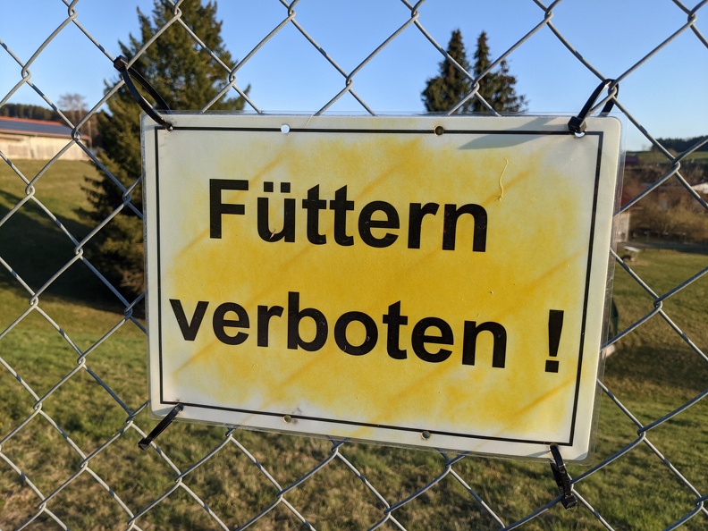 Füttern verboten Schild