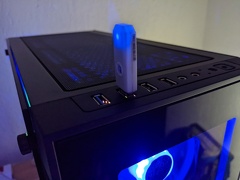 USB-Stick an einem Desktop-Rechner