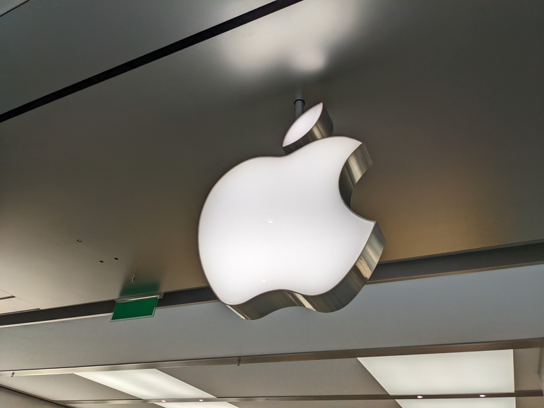 Apple Logo Store.jpg