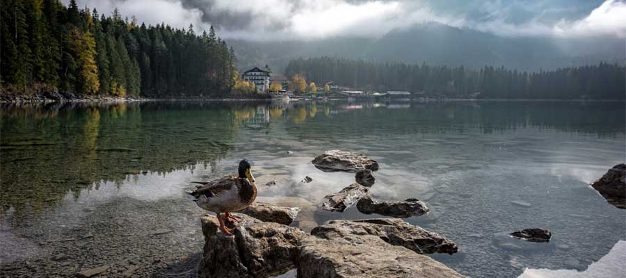 Gebirgssee, warme Thermalquellen, Natur